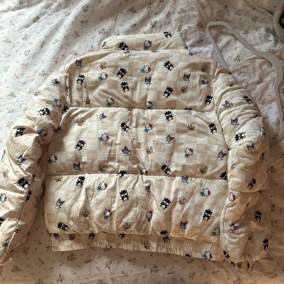 Hello Kitty Cute Beige Puffer Jacket - Picture 3 of 3